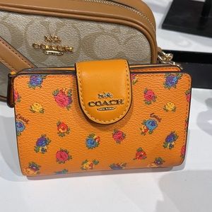 Medium Corner Zip Wallet With Mini Vintage Rose Print